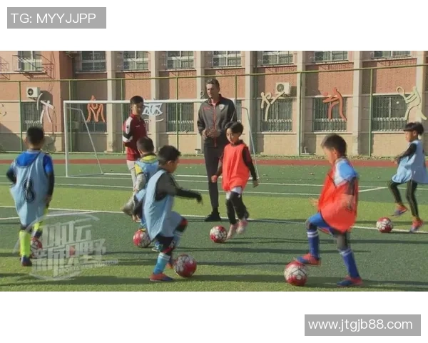 少年苏白追梦足球场成就明星之路的励志故事